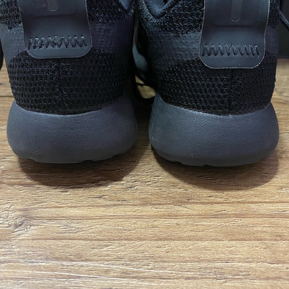 Women's Nike Triple Black Shoes - Picture 10 of 11